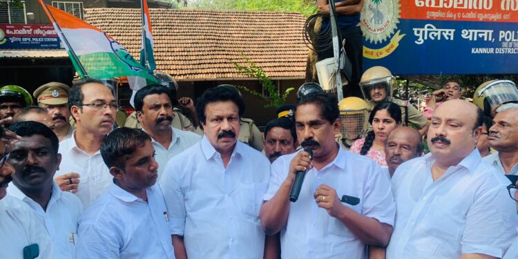 പോലീസ് സ്റ്റേഷനുകളിലേക്ക് കോൺഗ്രസ് മാർച്ച്: അടിച്ചമര്ത്താമെന്നത് പിണറായിയുടെ വ്യാമോഹം മാത്രമെന്ന്