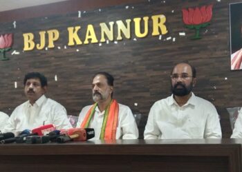 സി.പി.എമ്മിൽ ചേരാൻ നേതാക്കൾ വീട്ടുപടിക്കൽ വന്നുവെന്ന് സി.രഘുനാഥ്