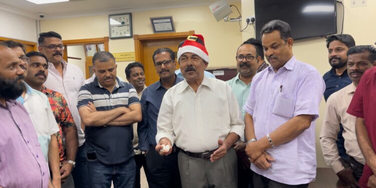 പ്രവാസികൾ സമൂഹത്തോടുള്ള കടമ മറക്കരുത്.കെ.ബാലകൃഷ്ണൻ