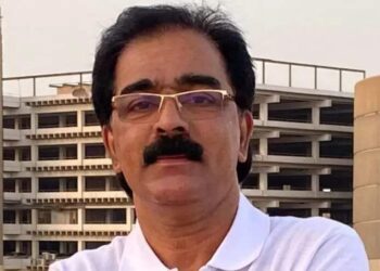 പോക് സോ കള്ളമെന്ന് ; കോടതിയിൽ മാഷിന്റെ കാൽ പിടിച്ച് പെൺകുട്ടി