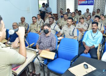 പോലീസുദ്യോഗസ്ഥർക്ക് ബോധവൽക്കരണം