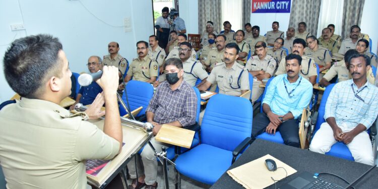 പോലീസുദ്യോഗസ്ഥർക്ക് ബോധവൽക്കരണം