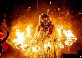 കണ്ണൂരിൽ തെയ്യക്കാലം